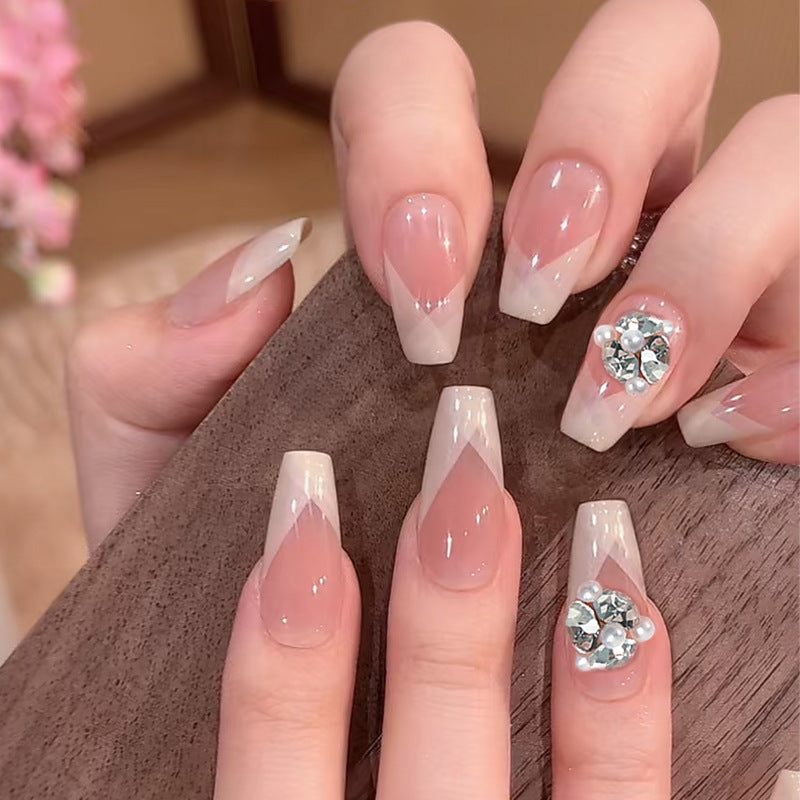 Artificial nail set with filigree tip designs and glamorous rhinestone accents Bowlift