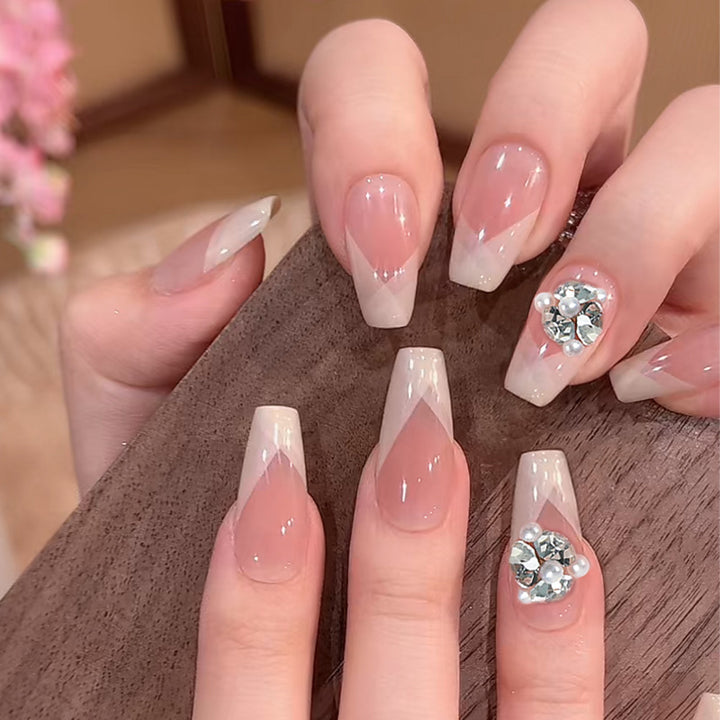 Artificial nail set with filigree tip designs and glamorous rhinestone accents Bowlift