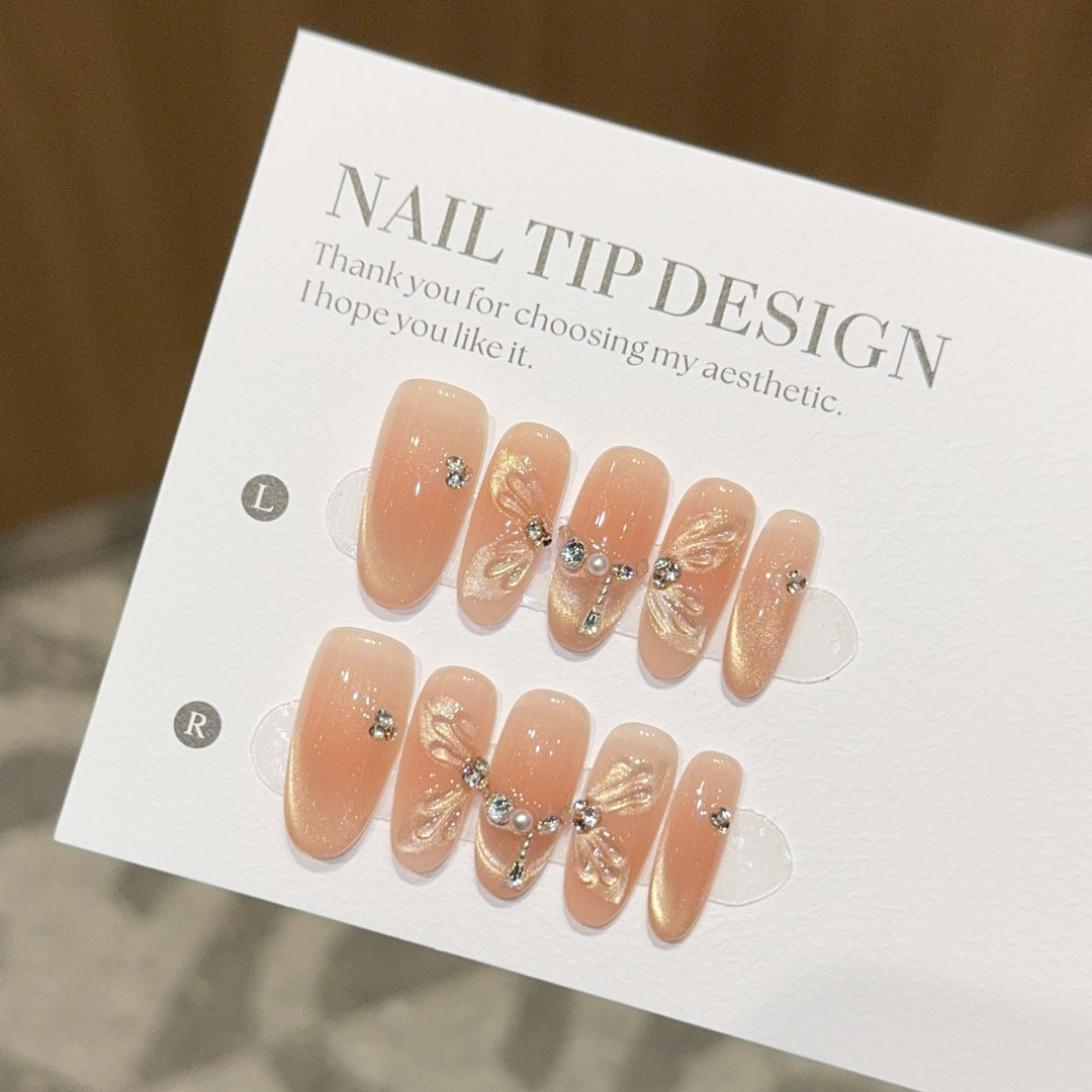 Artificial nail tips with elegant floral details Bowlift