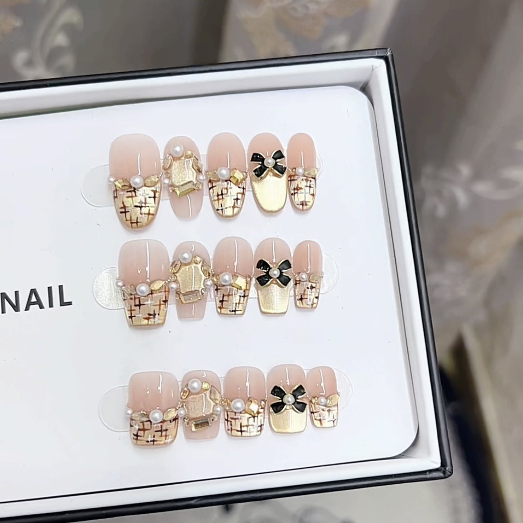 Luxe Decorative Press-On Nail Art Set Bowlift