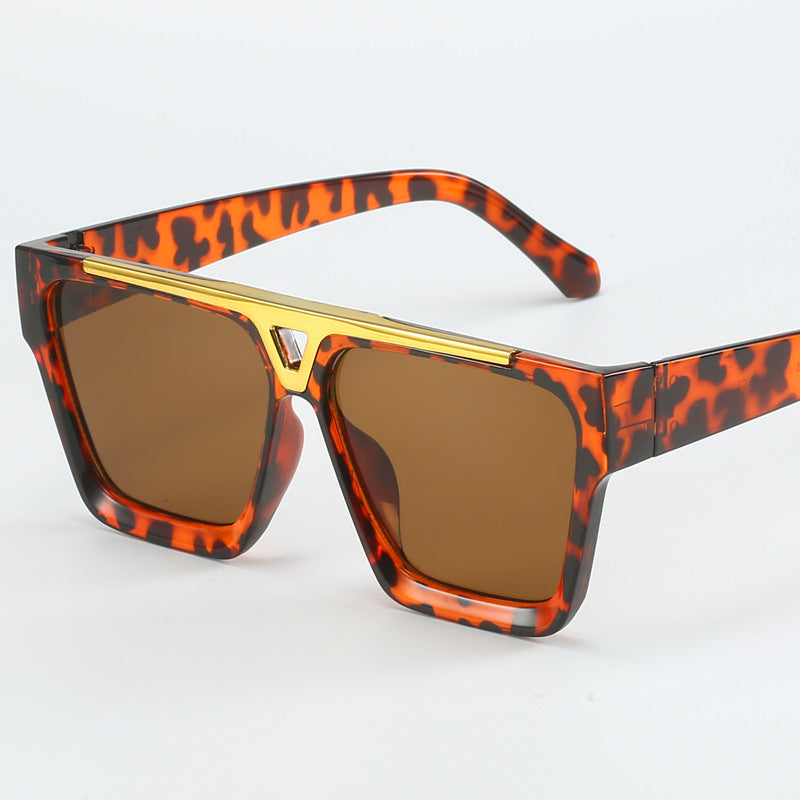 Ladies fashionable oversized sunglasses with stylish golden accent Bowlift