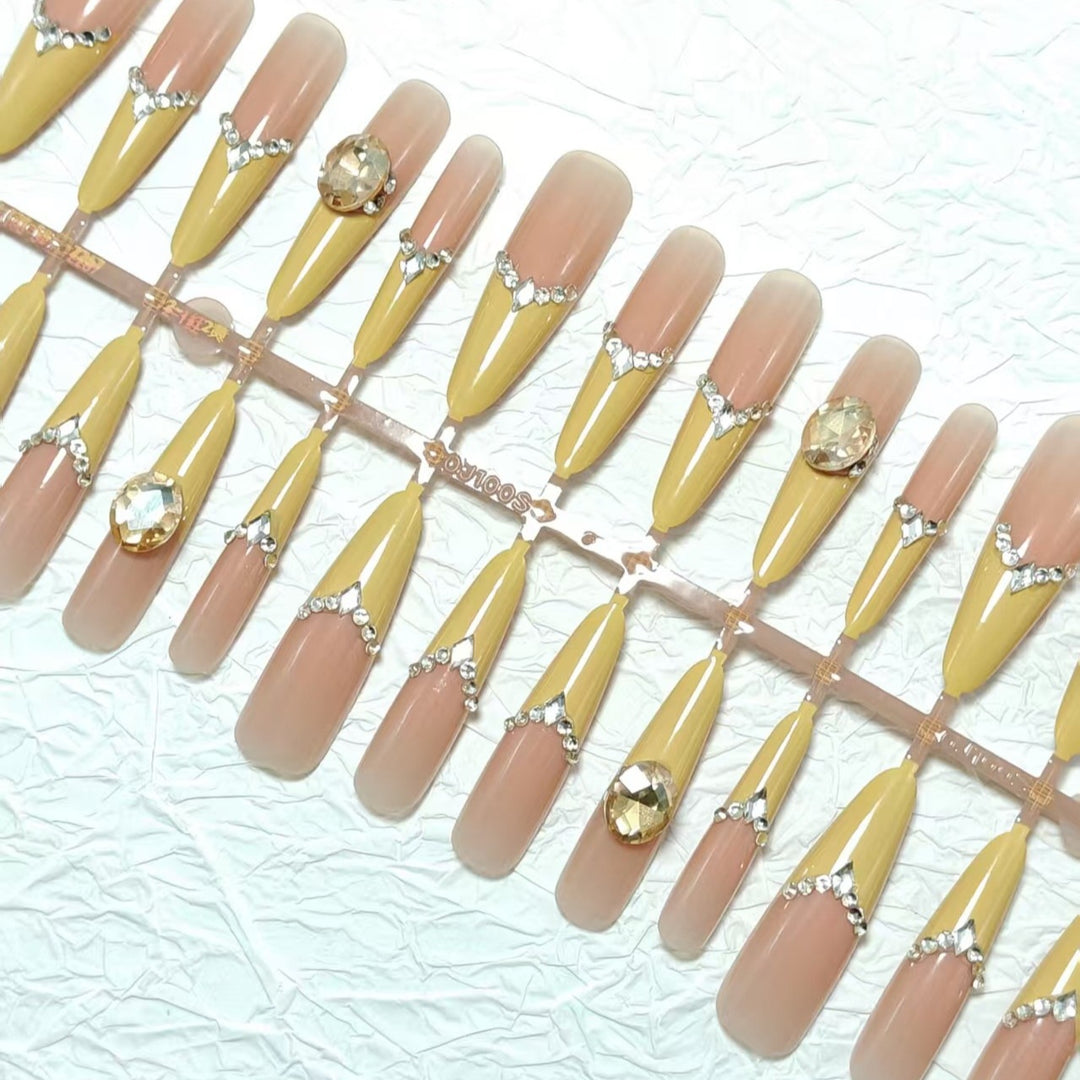 Artificial nails with elegant 3D applications and glitter Bowlift