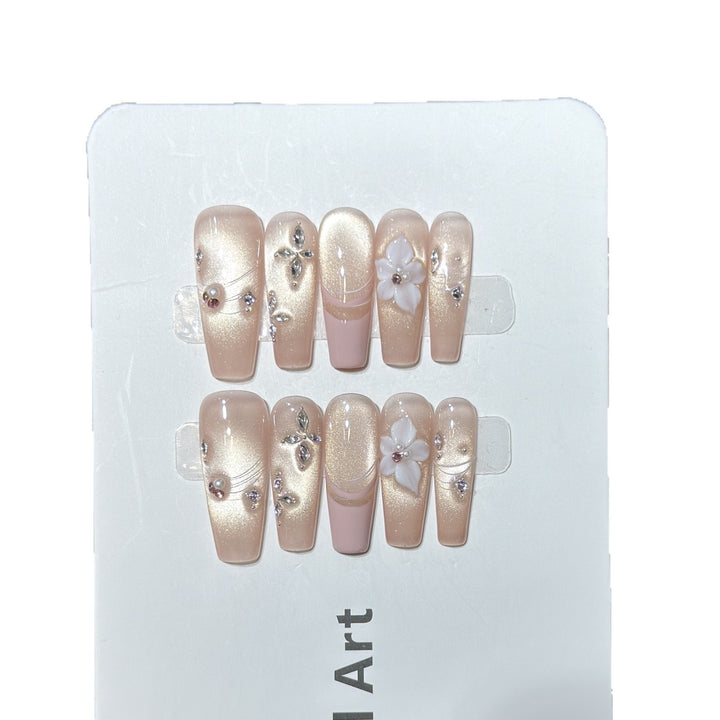 Elegant Floral Accent Press-On Nail Set Bowlift