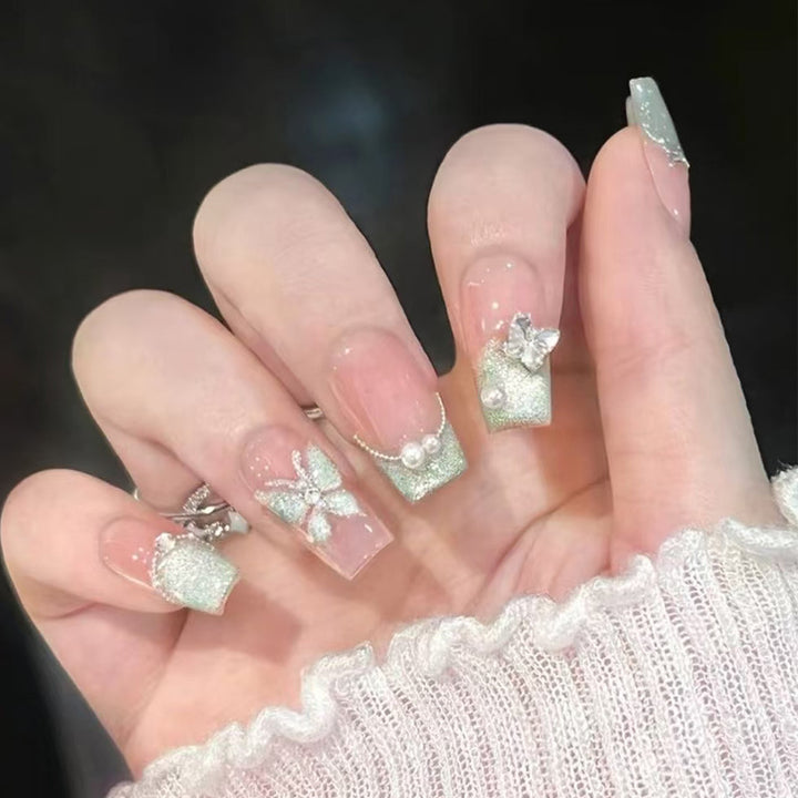 Decorative Press-On Nail Set with Glitter and Rhinestone Accents Bowlift