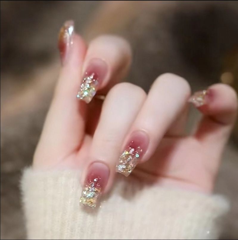 Artificial nails with elegant French tip design and floral accent Bowlift