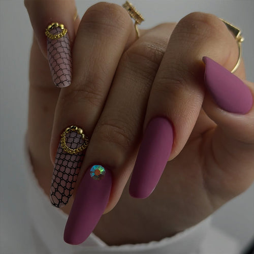 Artificial nails with unique network design and glamorous accents Bowlift