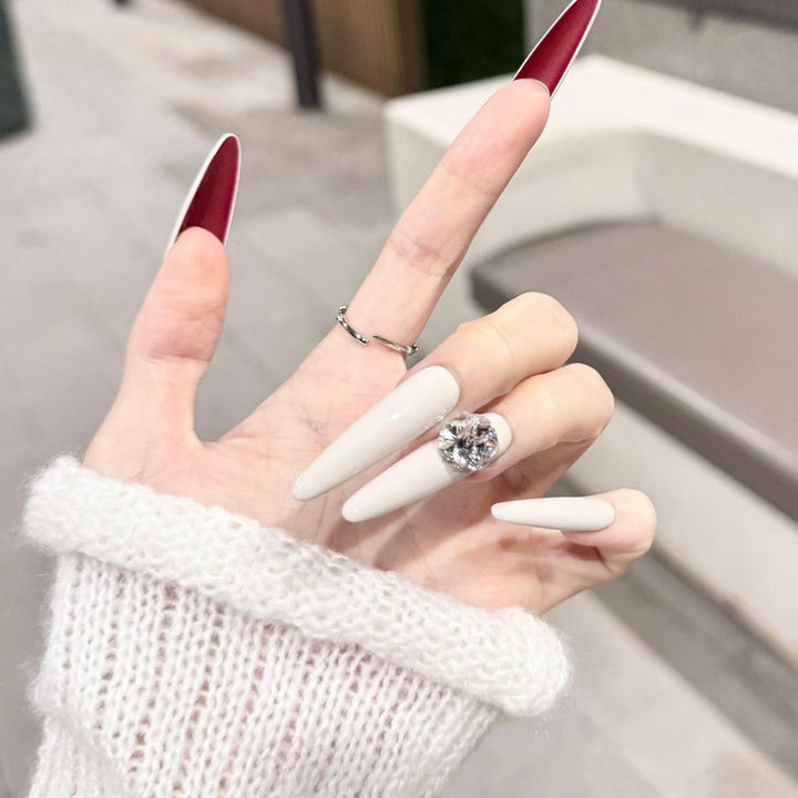 Artificial nails with elegant glitter accent Bowlift
