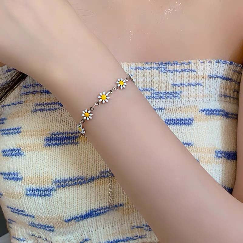 Flower Charm Bracelet Bowlift
