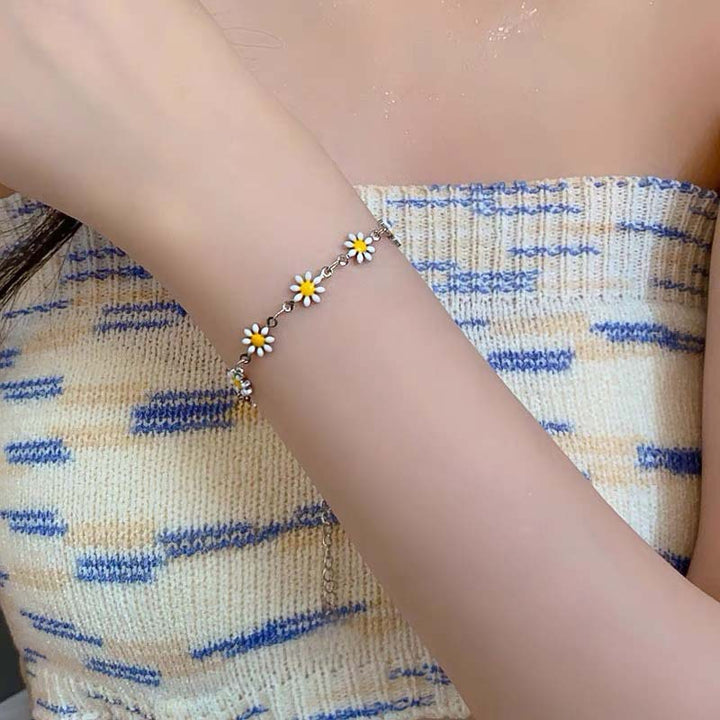 Flower Charm Bracelet Bowlift