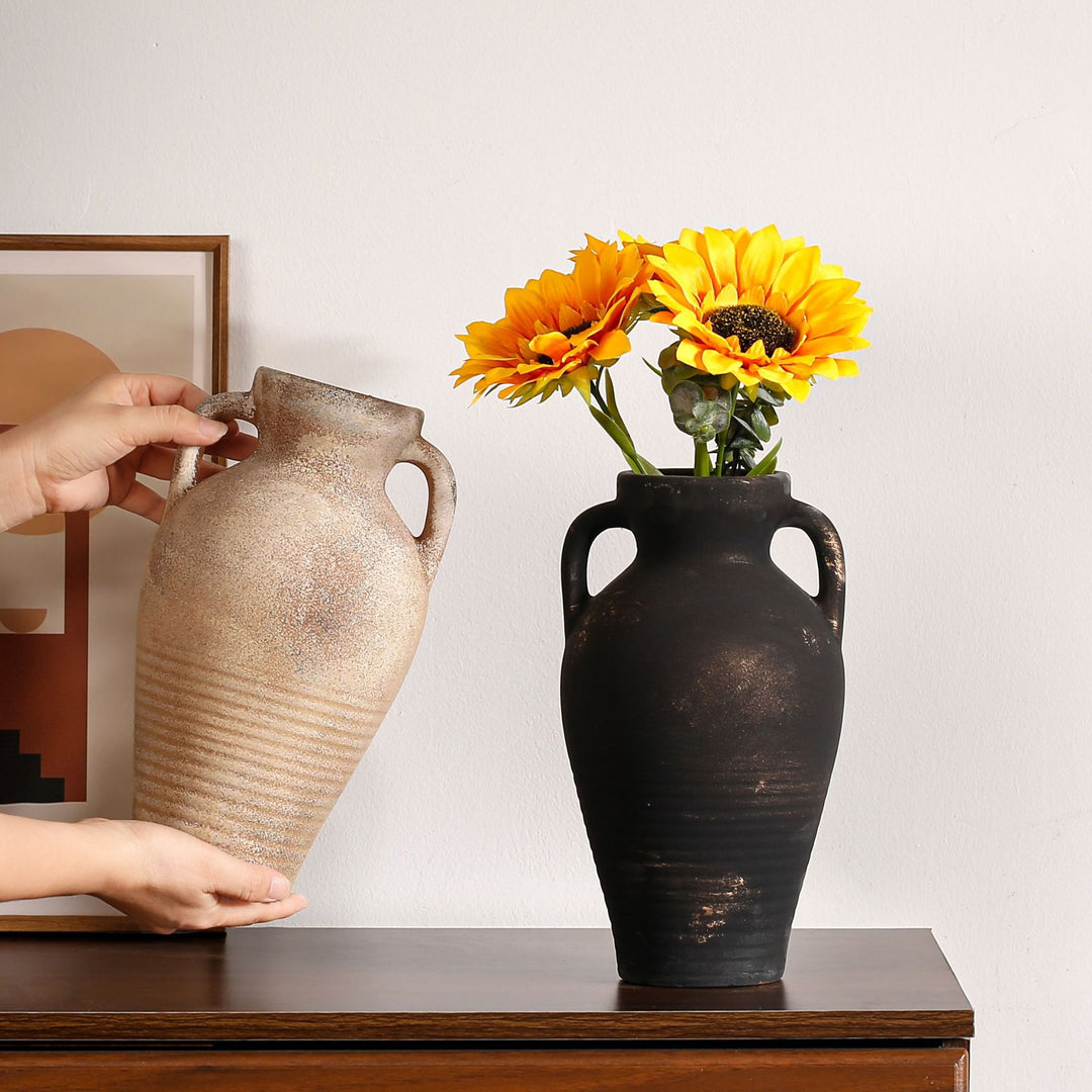 Handcrafted ceramic vase Bowlift