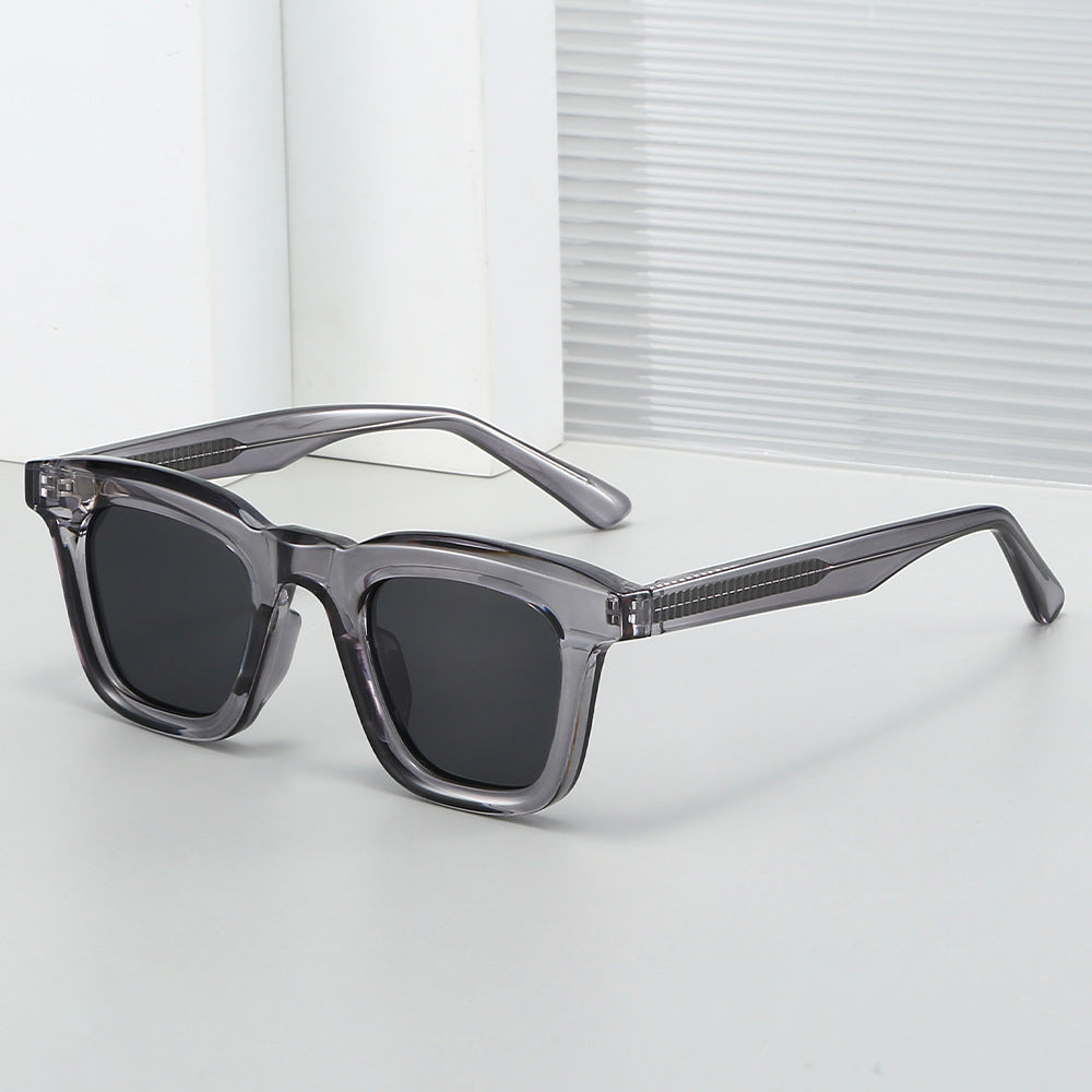 Women's fashionable sunglasses in modern square design with high UV protection Bowlift