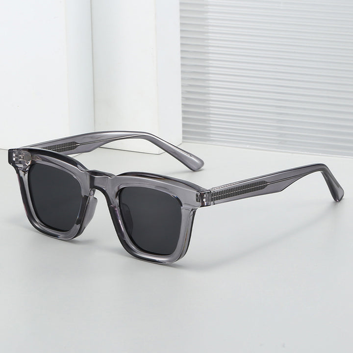 Women's fashionable sunglasses in modern square design with high UV protection Bowlift