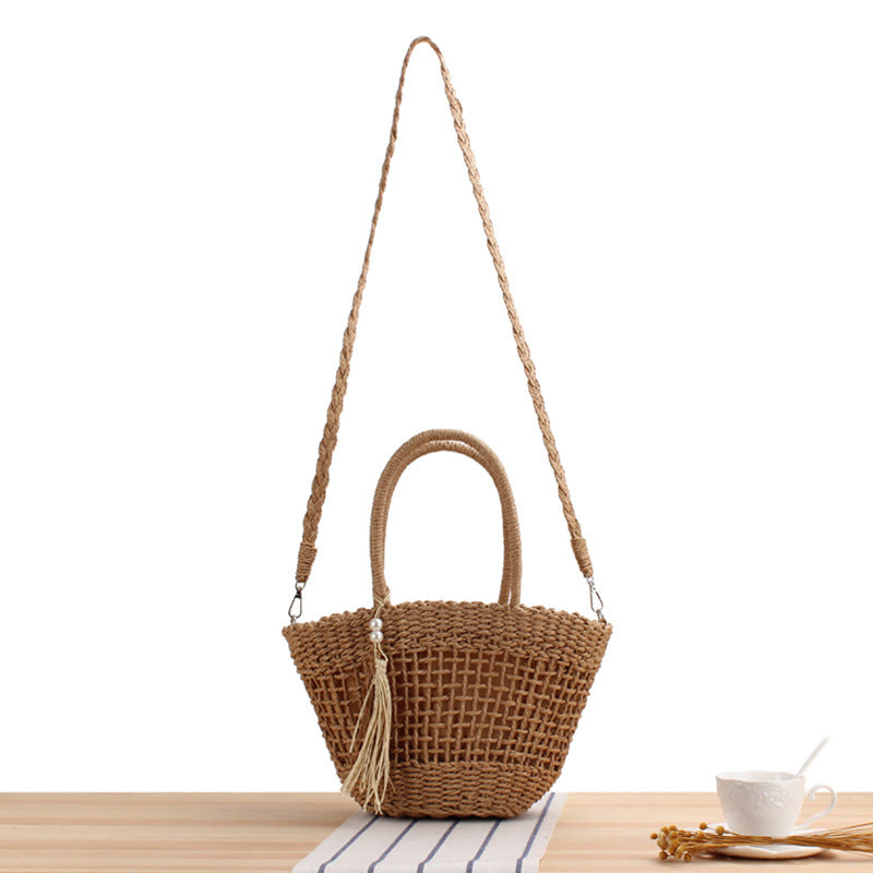 Handbag made of braided natural material with elegant tassel decoration Bowlift