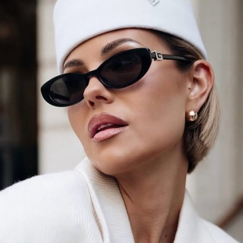 Women elegant Cat-Eye sunglasses with fine accents Bowlift
