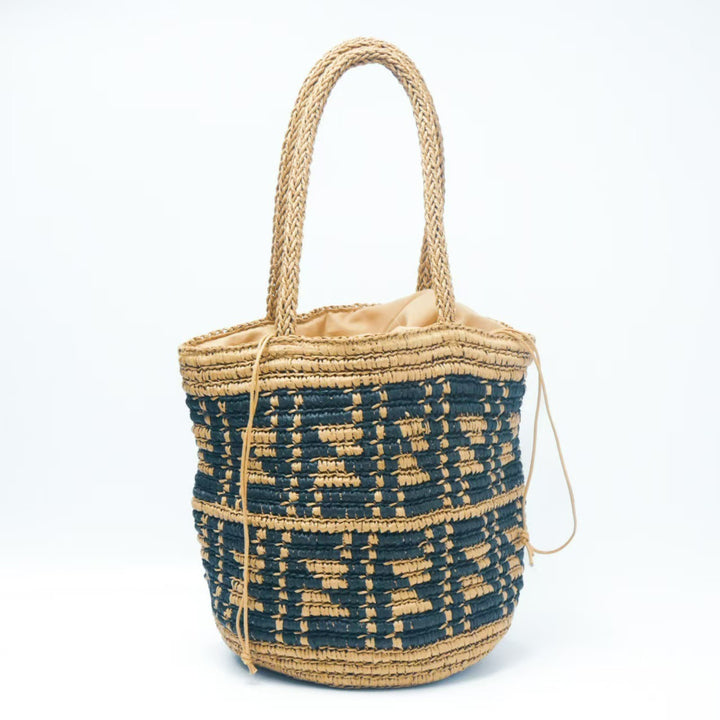 Handwoven basket bag with geometric pattern Bowlift