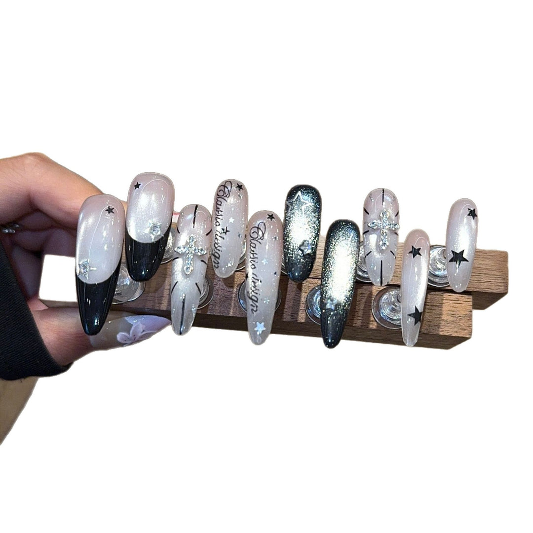 Artificial nails with playful star design Bowlift