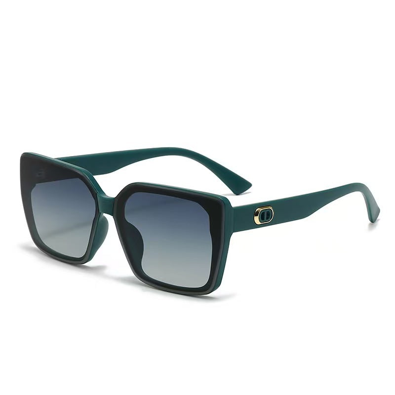 Women's oversized sunglasses with sturdy frame and subtle lenses Bowlift