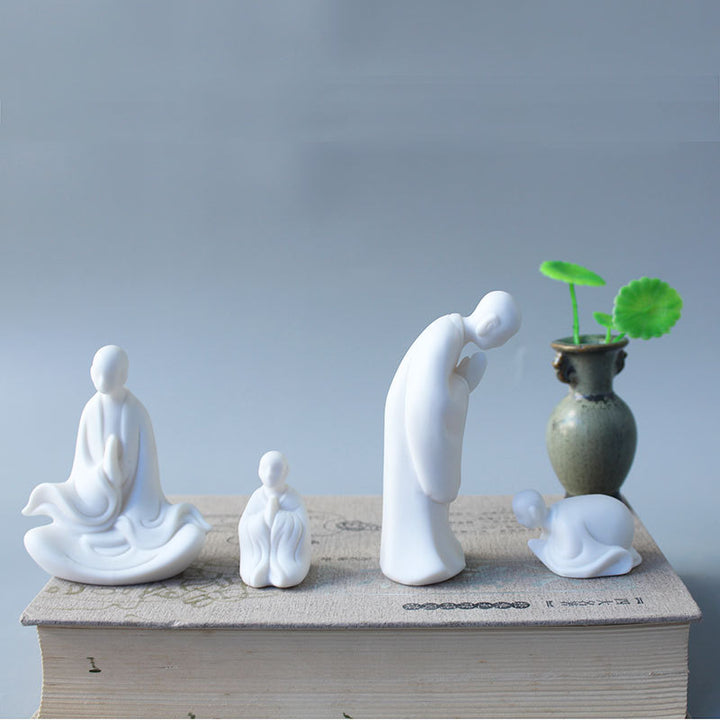 Decorative porcelain figure Bowlift