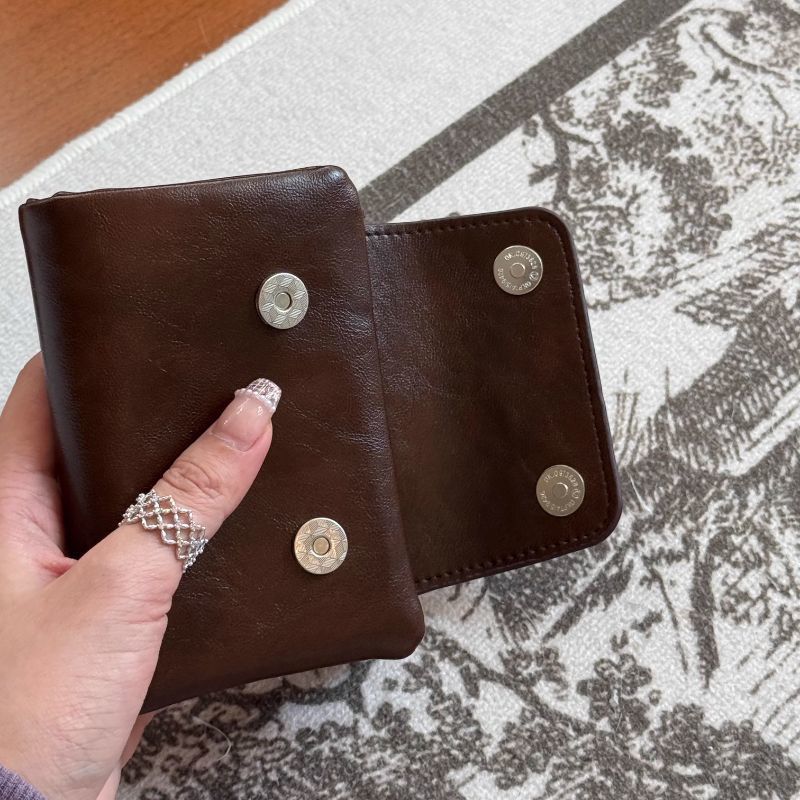Stylish Compact Leather Cardholder Bowlift