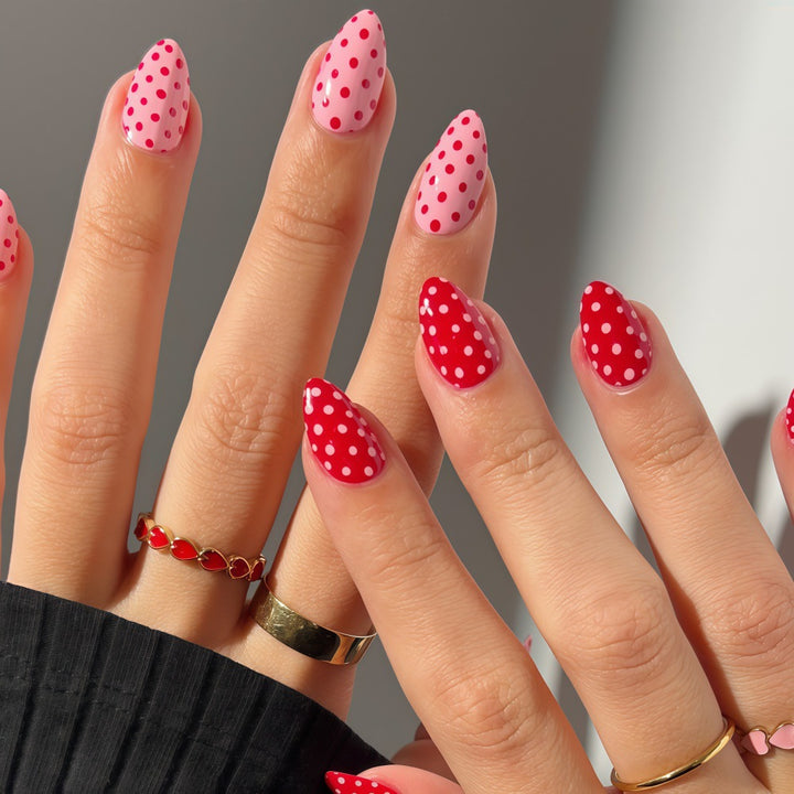 Artificial nails with trendy Polka Dot Design Bowlift