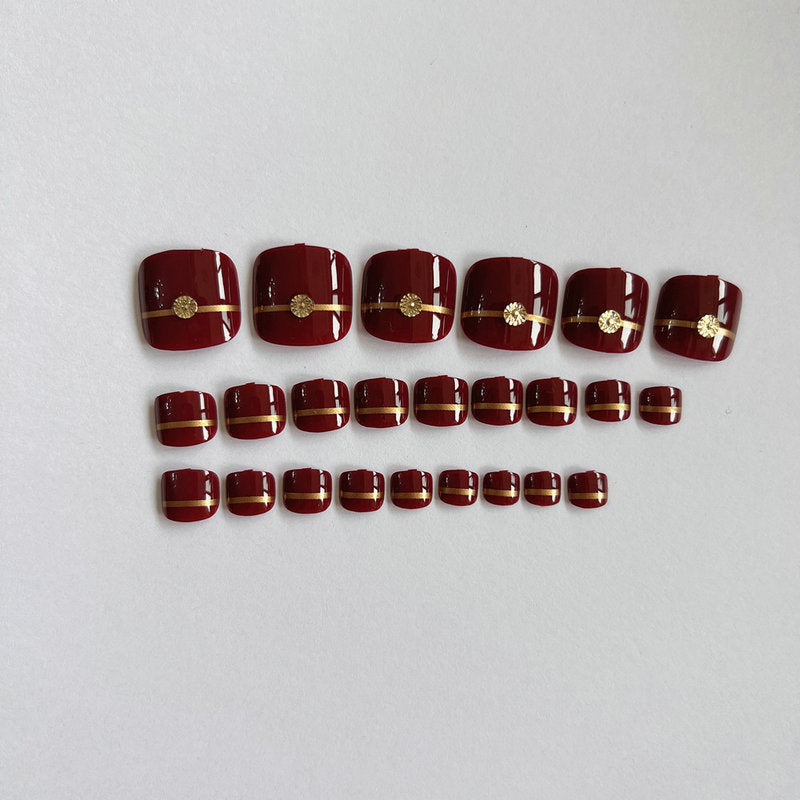 Artificial toenails with elegant gold embellishments Bowlift