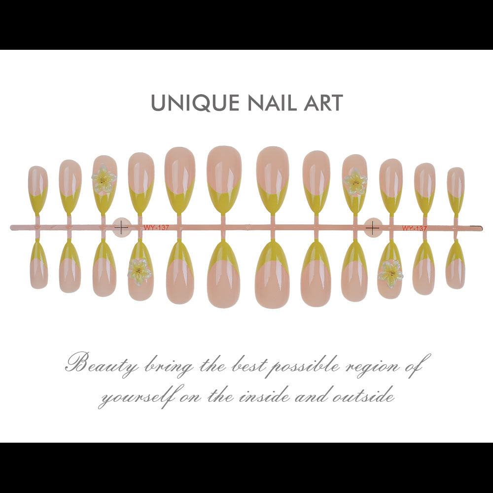 Decorative Artisan Press-On Nail Set Bowlift