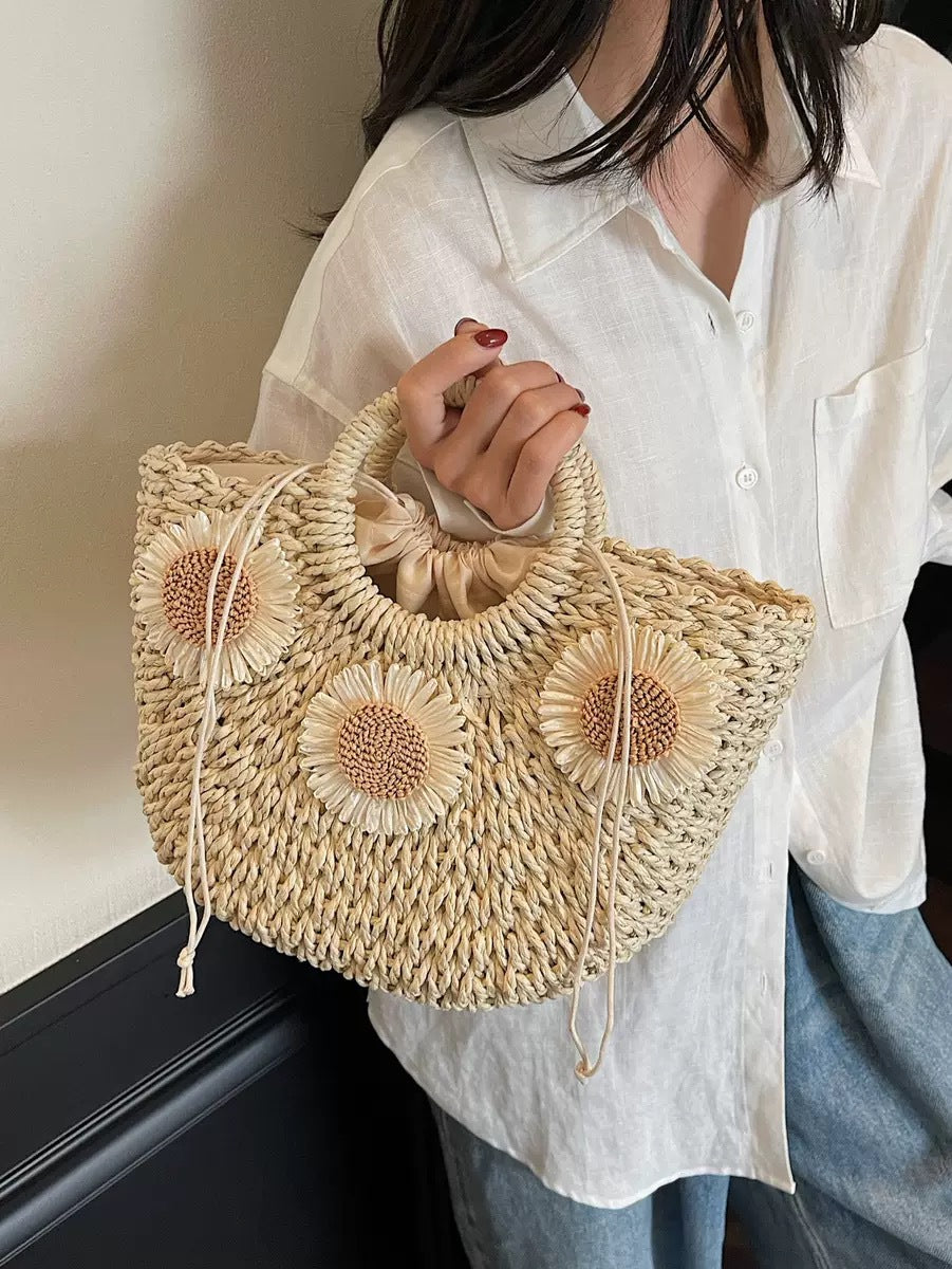Handbag made of natural material with floral accents Bowlift