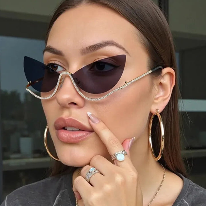Women's extravagantly shaped Cat-Eye sunglasses with sparkling appliqués Bowlift