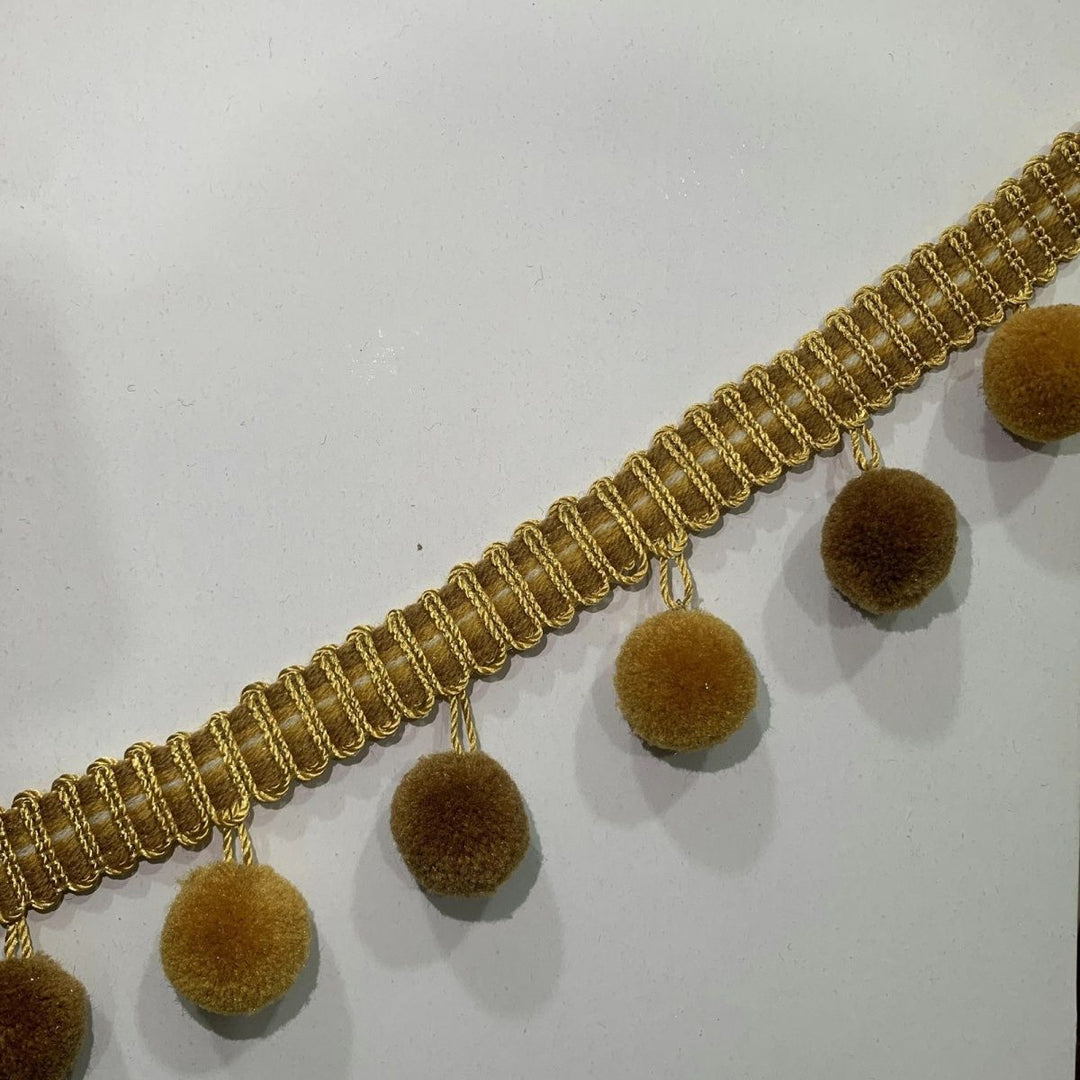 Decorative Pompon Belt Bowlift