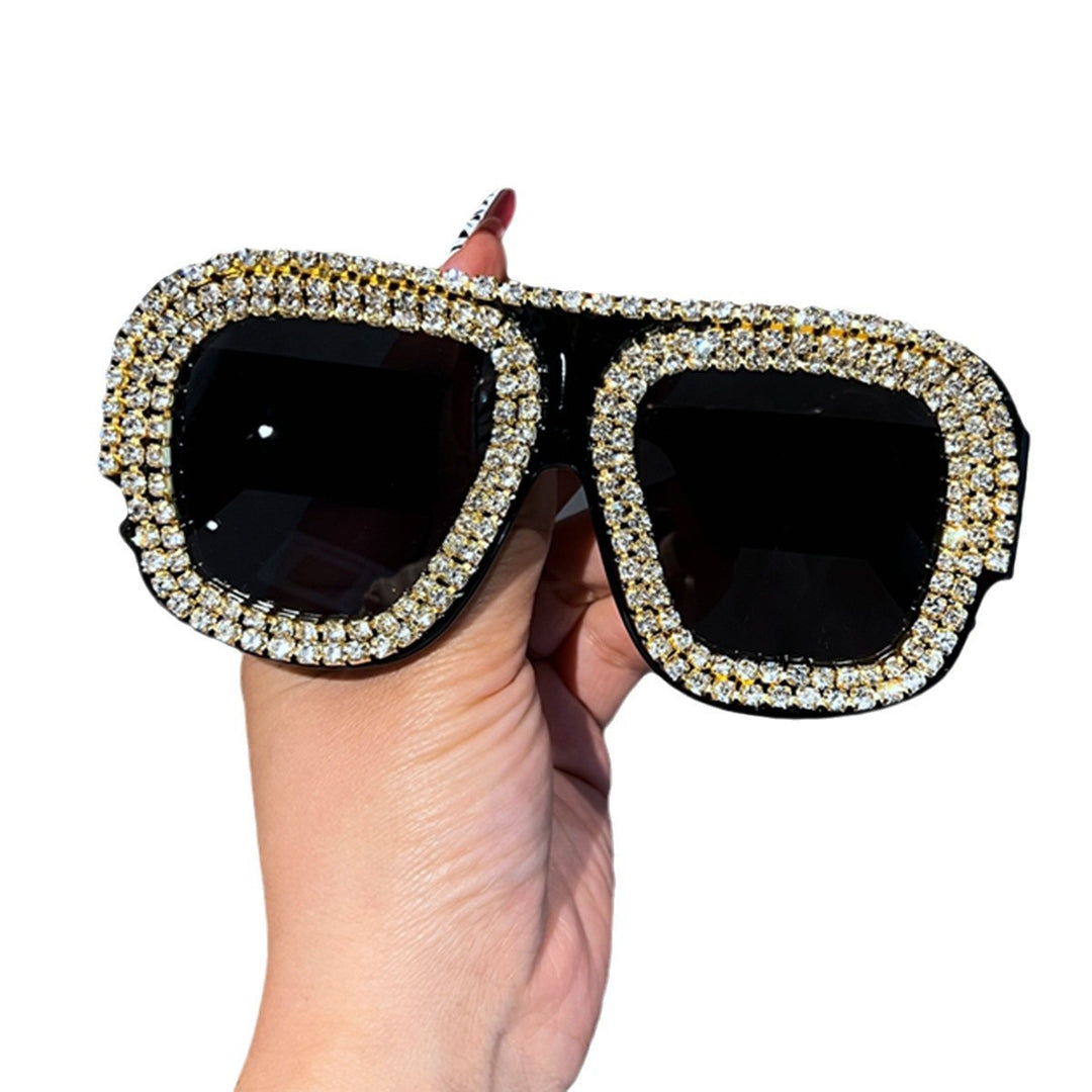Ladies Glamorous Sunglasses with Extravagant Crystal Frame Bowlift