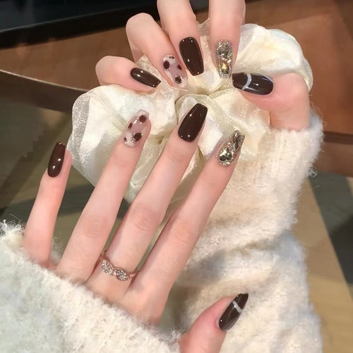 Creative Gel-Nails with Elegant Accents Bowlift