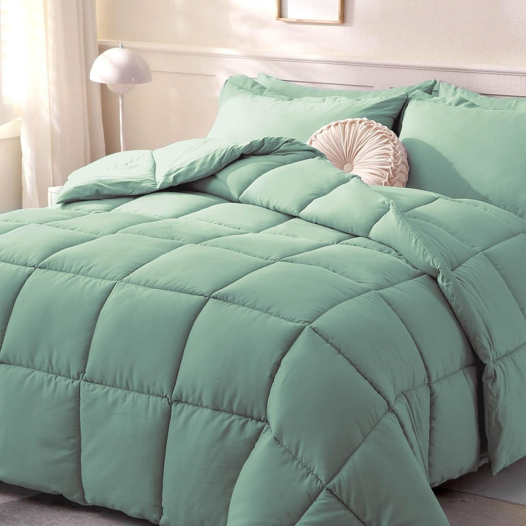 Ultra-Soft Premium All-Season Comforter Bowlift