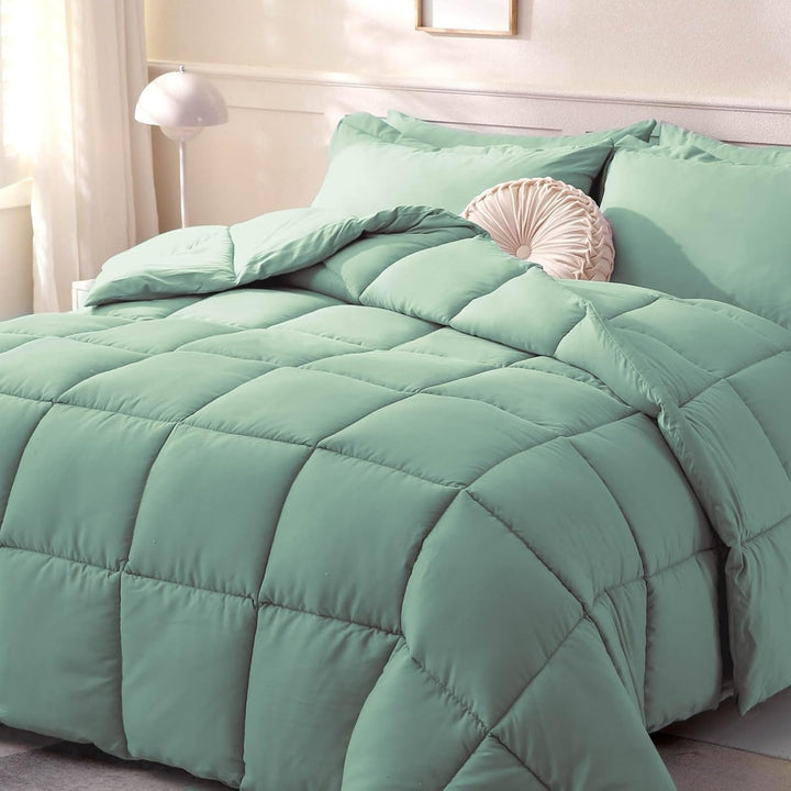 Ultra-Soft Premium All-Season Comforter Bowlift
