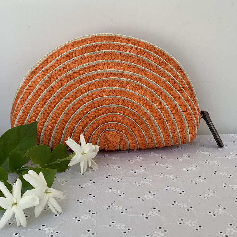Cosmetic bag in elegant half-moon design Bowlift