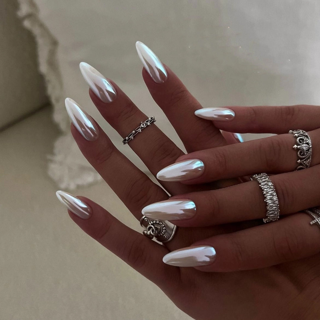 Artful Stiletto Nails with High Gloss Effect Bowlift