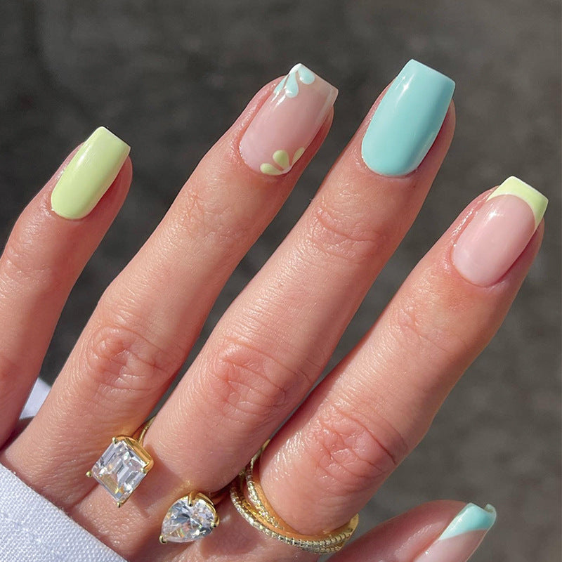 Artful nail extensions in trendy floral design Bowlift
