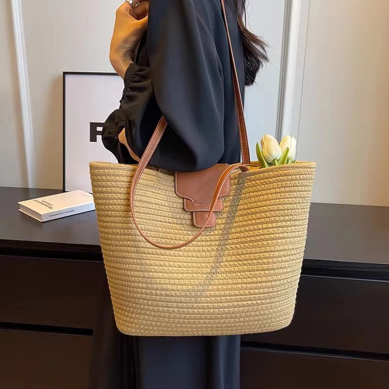 Large shoulder bag made of woven natural material Bowlift