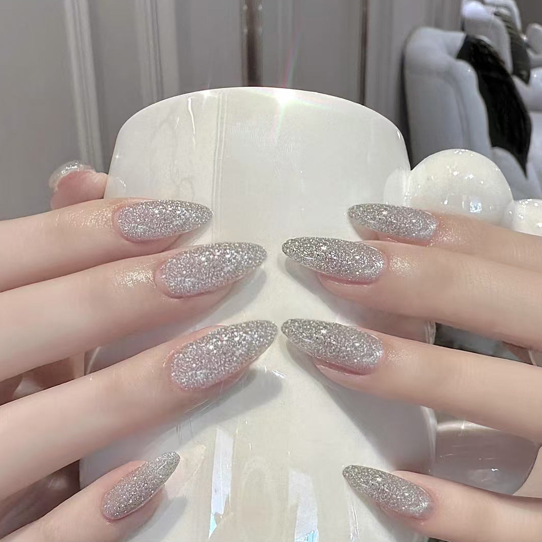 Glamorous artificial nails in elegant crystal design Bowlift