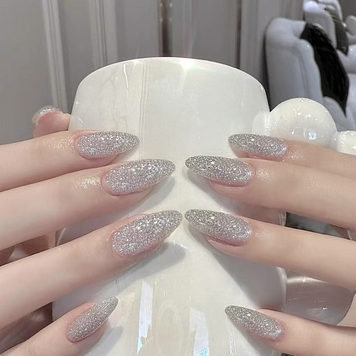 Glamorous artificial nails in elegant crystal design Bowlift