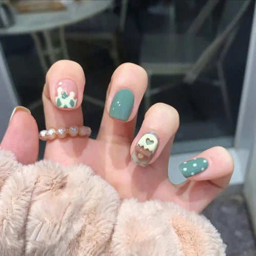 Nail set with intricate design Bowlift