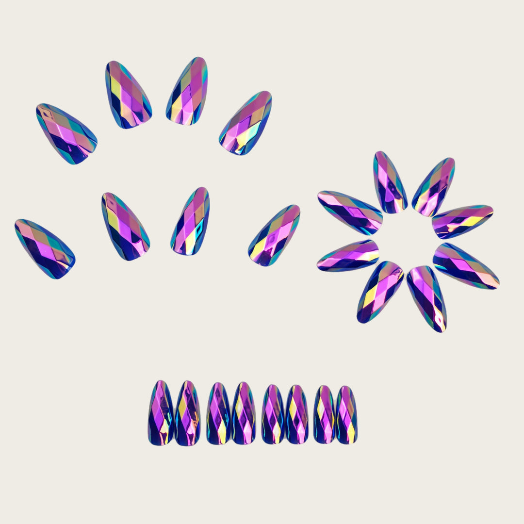 Artificial nails in elegant crystal design Bowlift