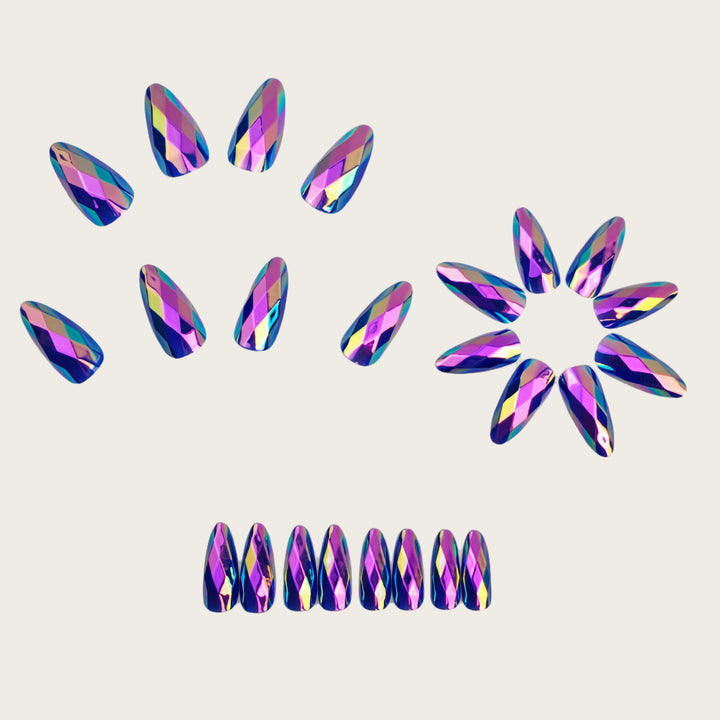 Artificial nails in elegant crystal design Bowlift