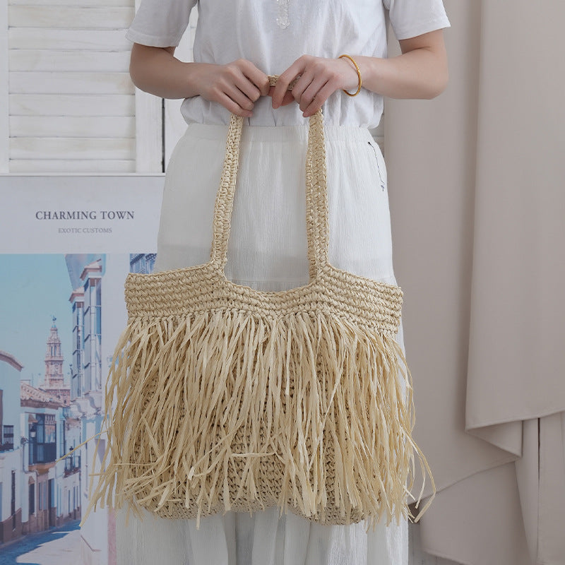 Trendy raffia bag with fringed details Bowlift