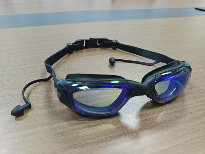 Swim goggles with UV protection and anti-fog Bowlift