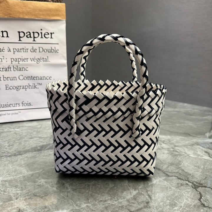 Handcrafted basket bag in stylish design Bowlift