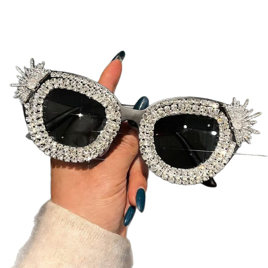 Ladies sunglasses with sparkling crystal embellishment Bowlift