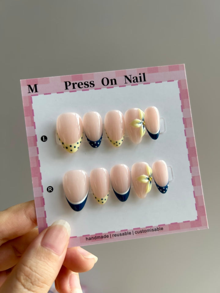 Customizable Floral Press-On Nail Art Set  1791774431