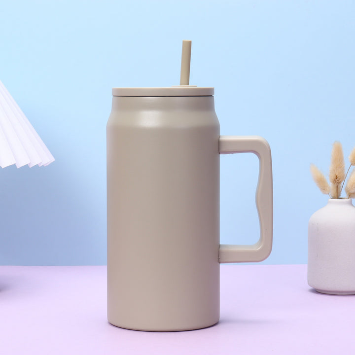 Ladies stylish insulated cup with removable straw Bowlift