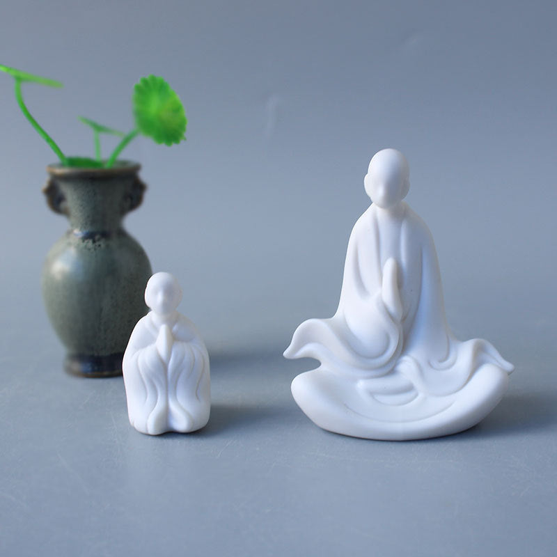 Decorative porcelain figure Bowlift