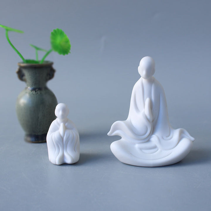 Decorative porcelain figure Bowlift